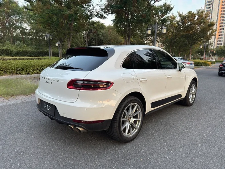 保时捷Macan 后面外观二