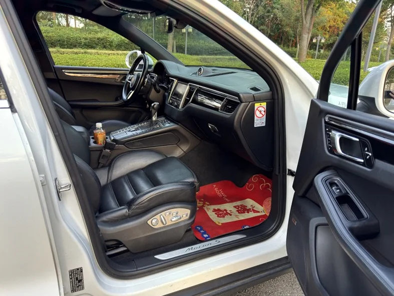 保时捷Macan 内饰后排