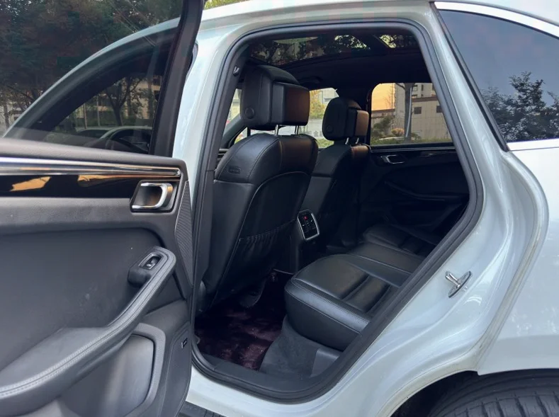 保时捷Macan 驾驶室