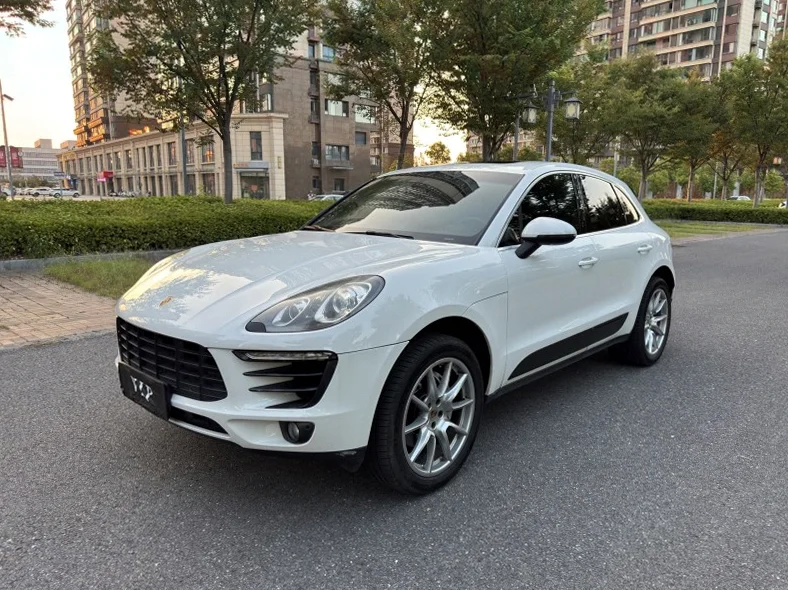 保时捷Macan 正面外观三
