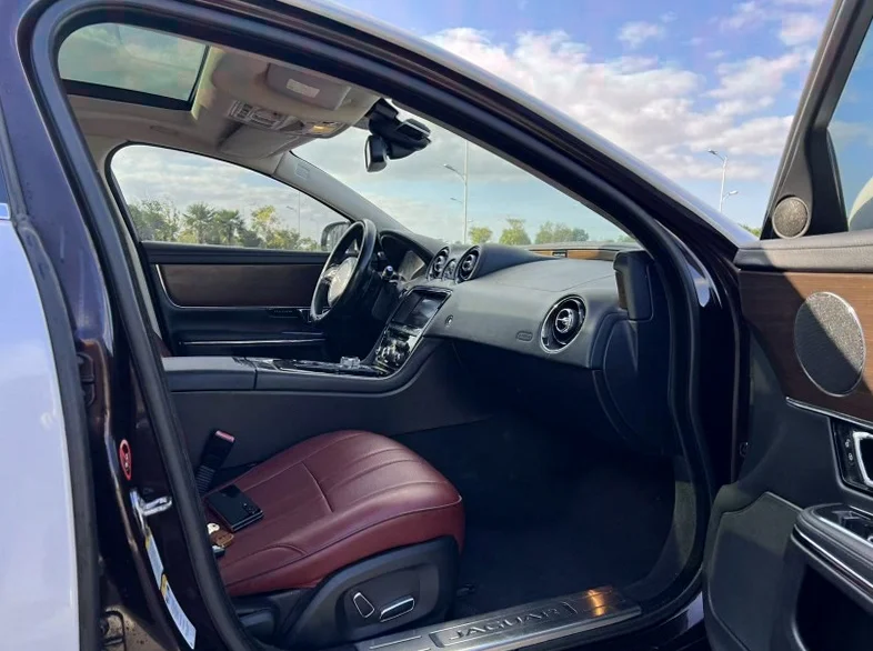 捷豹XJL 内饰后排