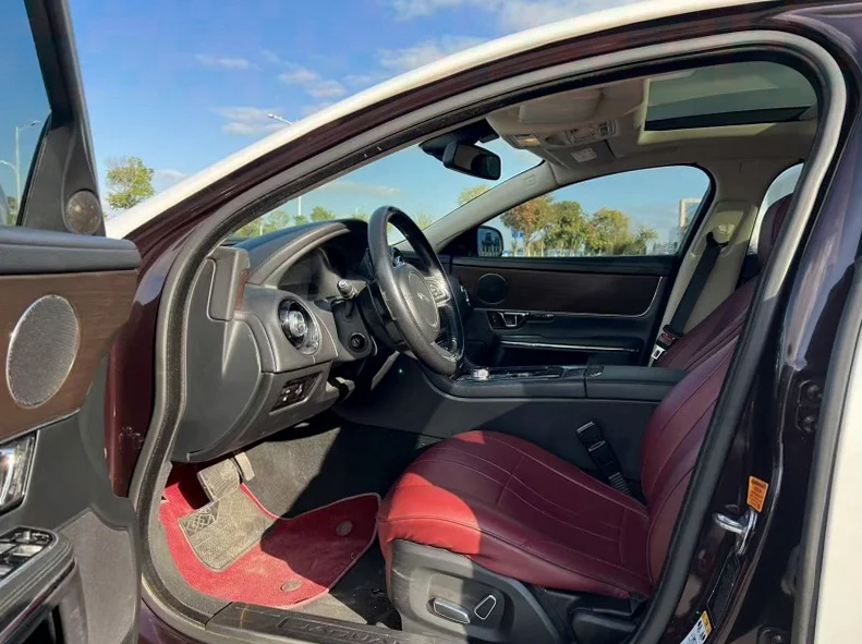 捷豹XJL 后面外观一