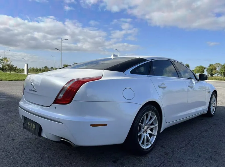 捷豹XJL 后面外观二