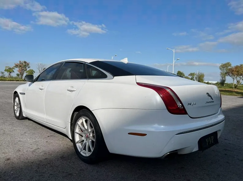 捷豹XJL 后面外观三