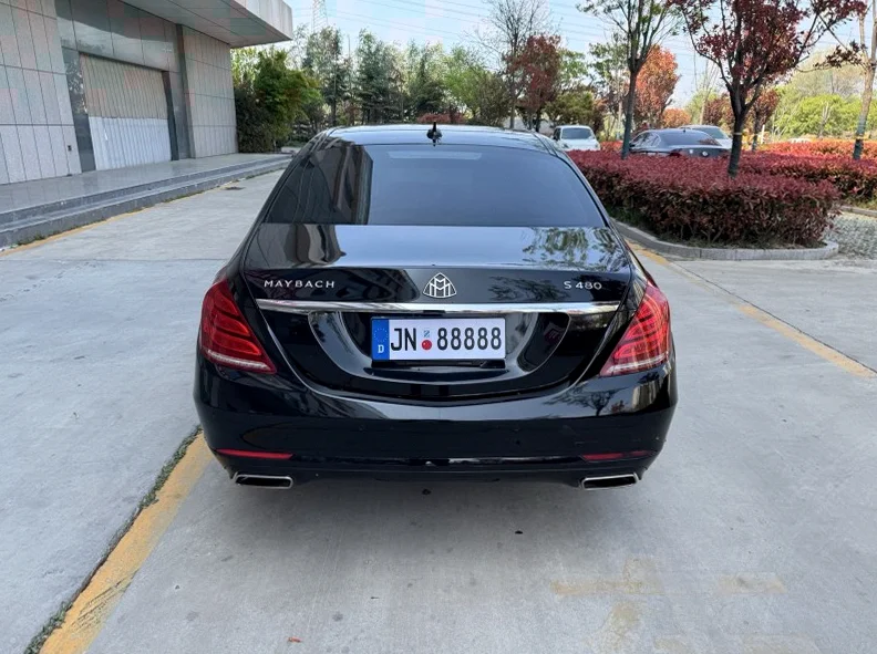 奔驰S 正面外观三