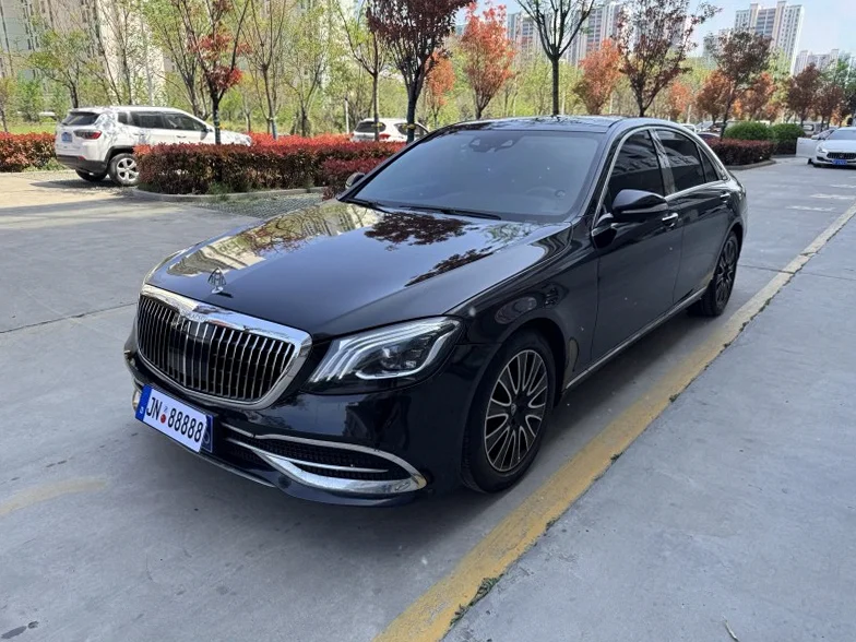 奔驰S 后面外观二