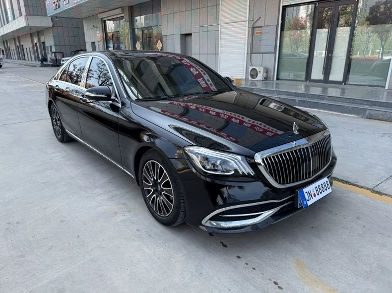 奔驰S 正面外观二