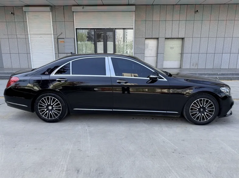 奔驰S 后面外观三