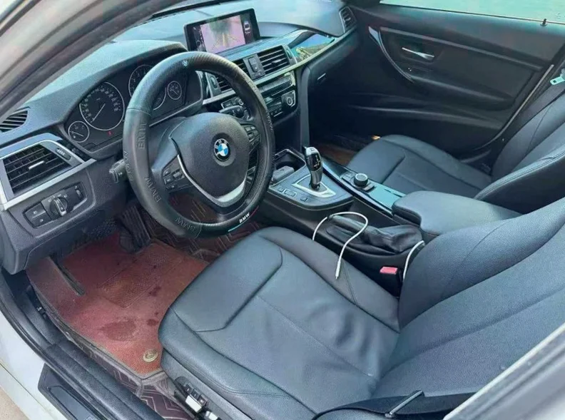 宝马3系 后面外观一