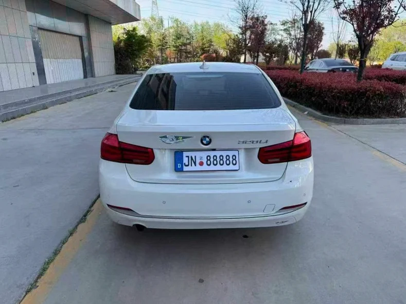 宝马3系 内饰后排