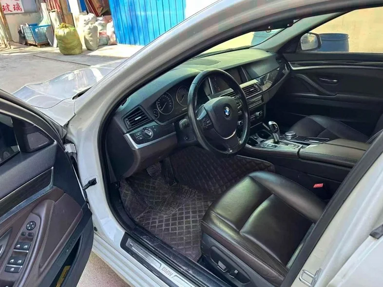 宝马5系 后面外观一