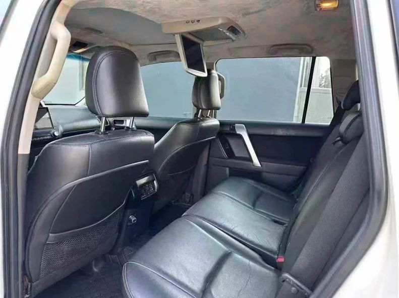 丰田普拉多 后面外观一