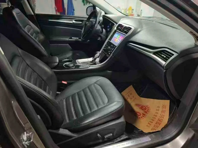 福特蒙迪欧 后面外观一