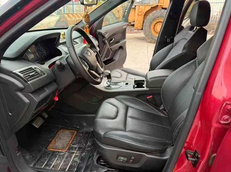 陆风X7 后面外观一