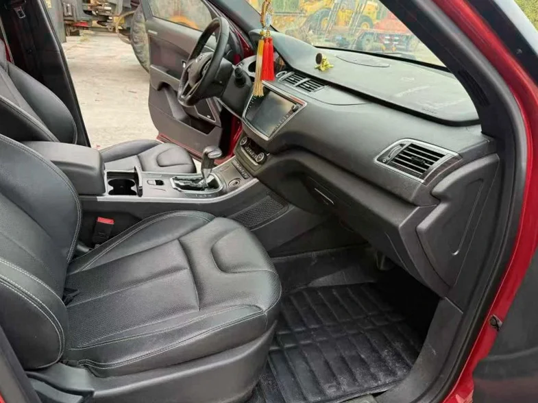 陆风X7 后面外观三