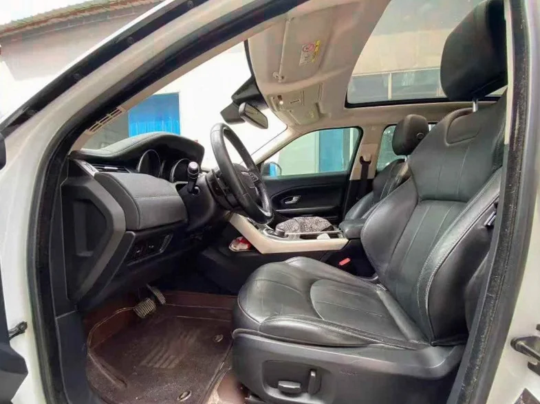 路虎极光 后面外观一