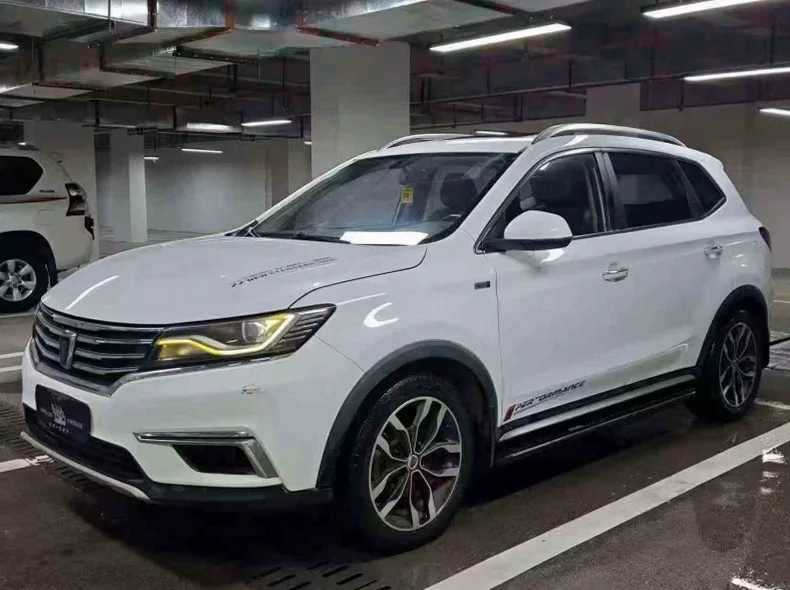 荣威RX5 正面外观二