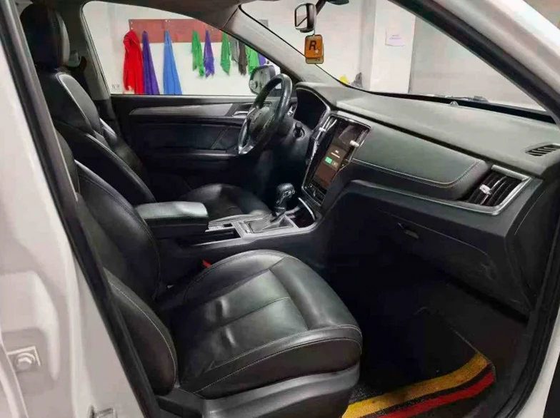 荣威RX5 后面外观一