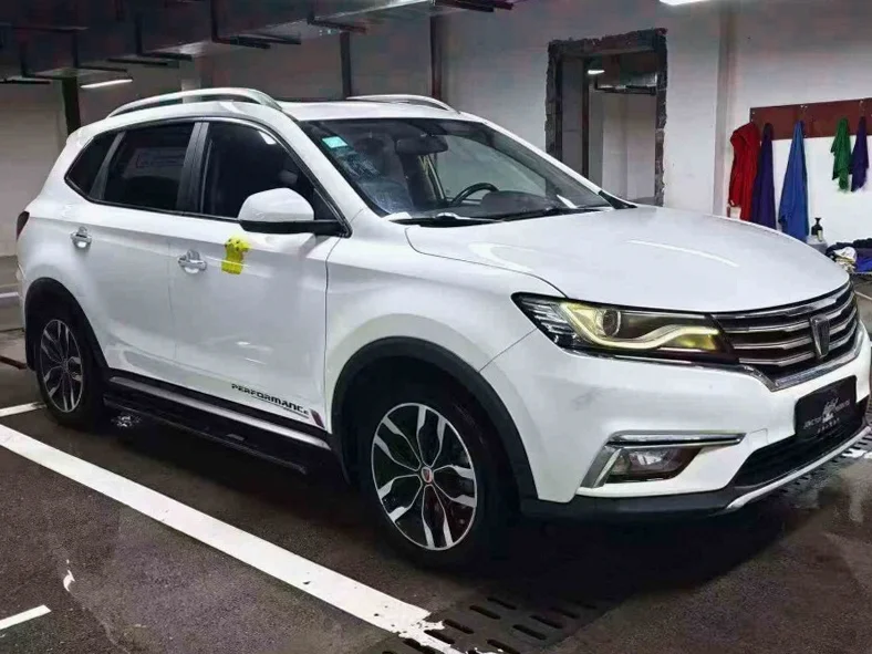 荣威RX5 正面外观三