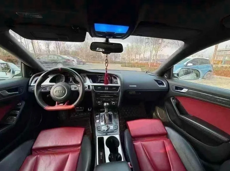 奥迪S5 后面外观一