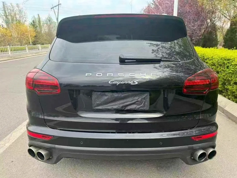 保时捷卡宴 内饰后排