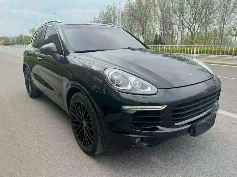 保时捷卡宴 正面外观二