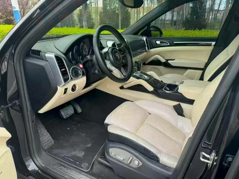 保时捷卡宴 后面外观三