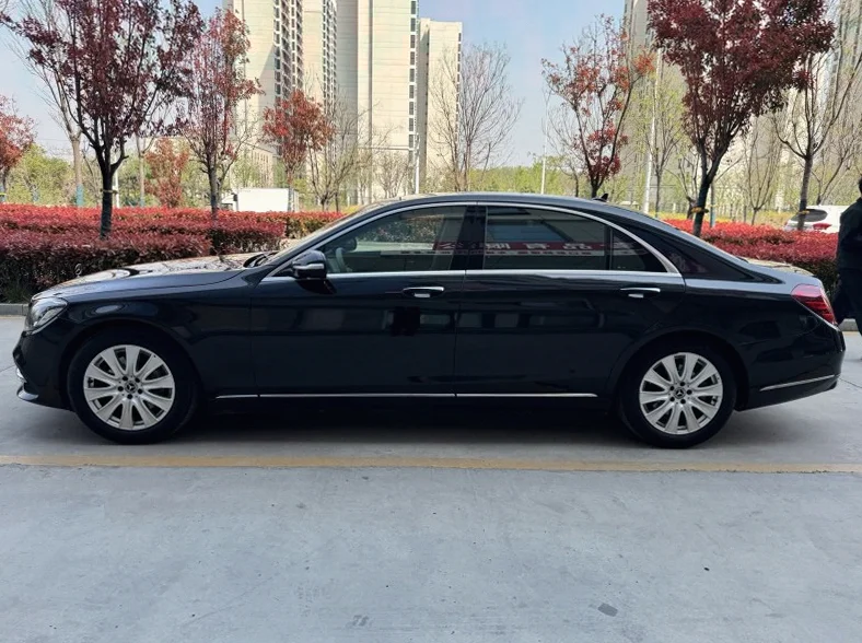 奔驰S 后面外观三