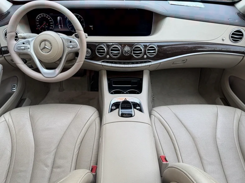 奔驰S 内饰前排