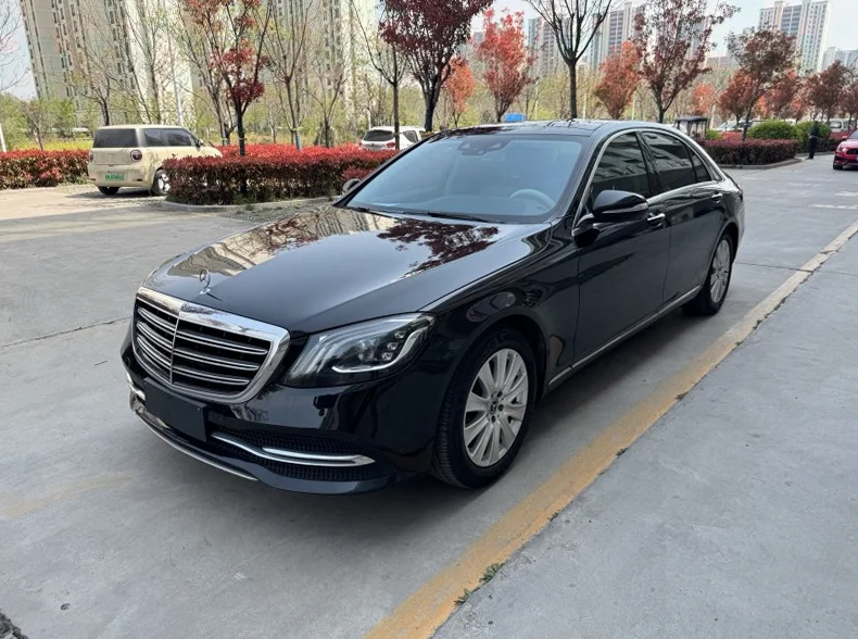 奔驰S 正面外观二