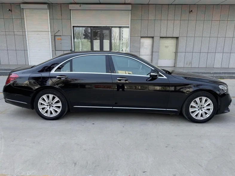 奔驰S 后面外观一