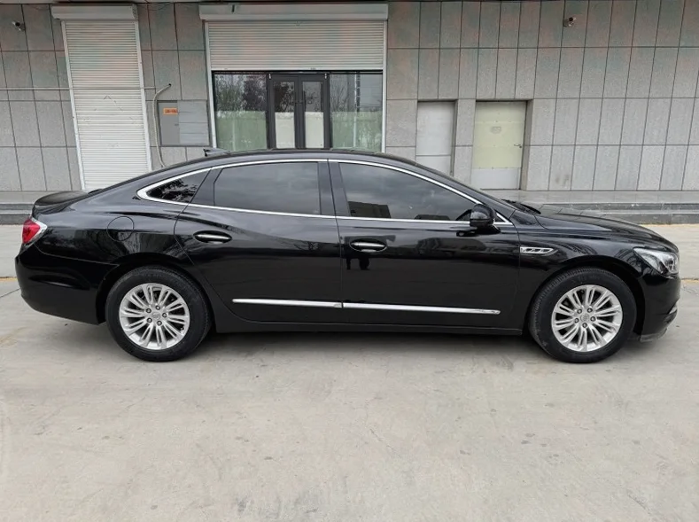 别克君越 后面外观一