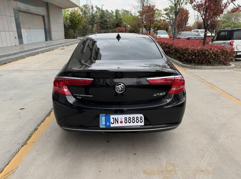 别克君越 后面外观二