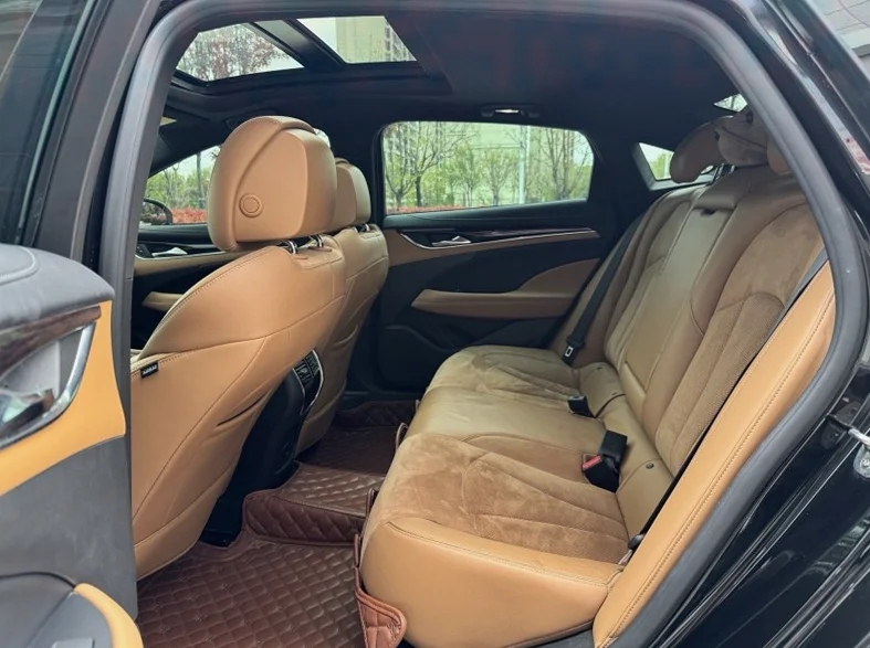 别克君越 内饰后排