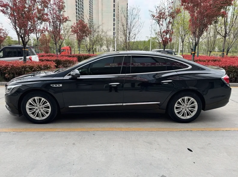 别克君越 后面外观三