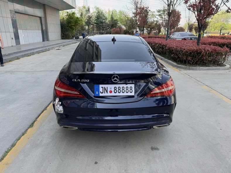奔驰CLA 后面外观二