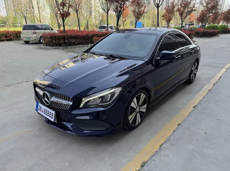 奔驰CLA 正面外观二