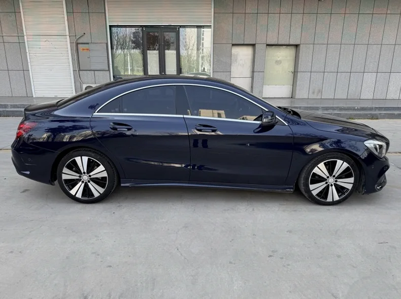 奔驰CLA 后面外观一