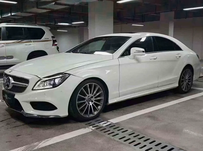 奔驰CLS 正面外观二