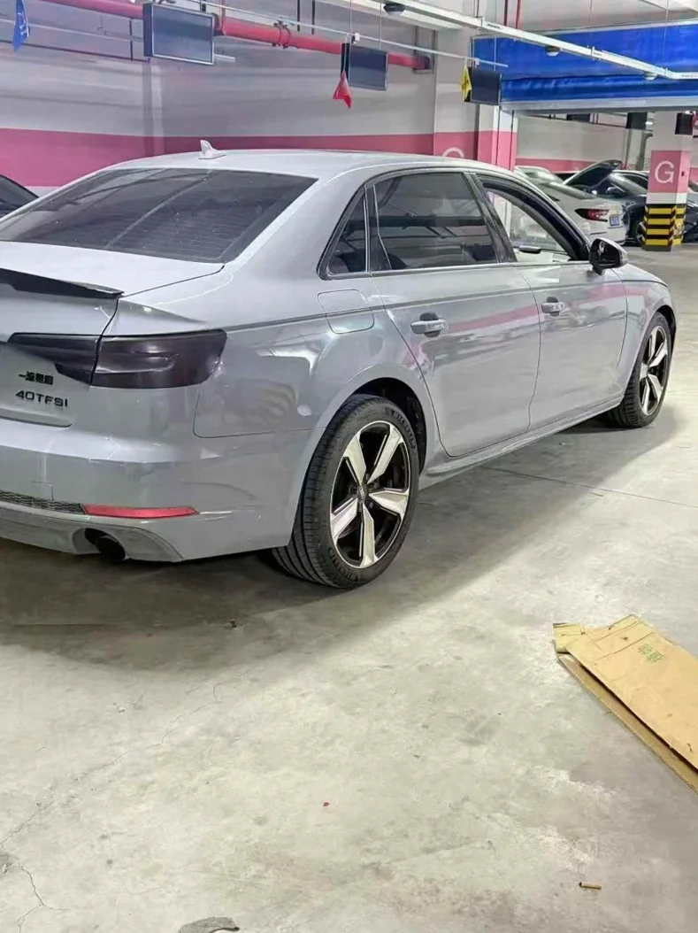 奥迪A4L 内饰前排