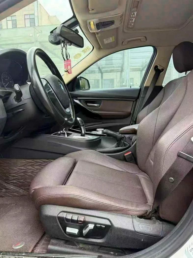 宝马3系 内饰前排