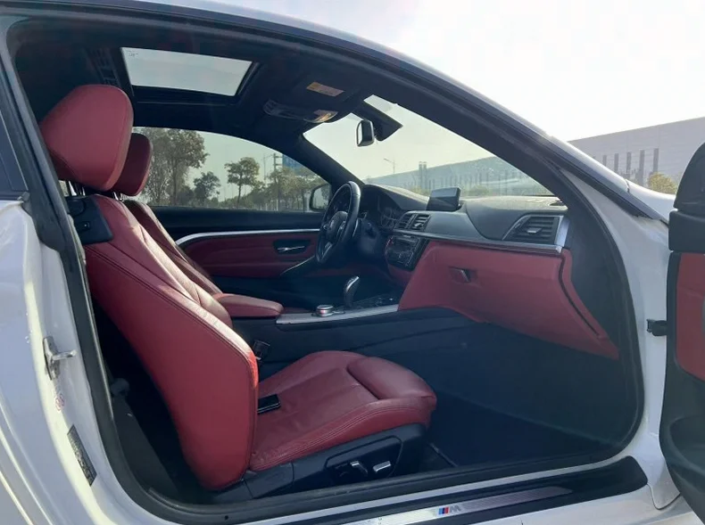 宝马4系 驾驶室