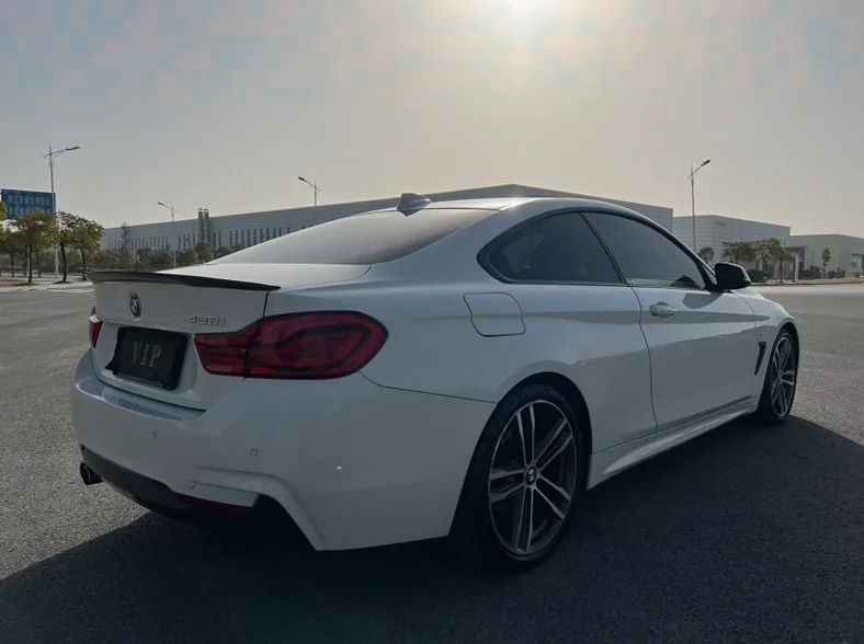 宝马4系 后面外观一