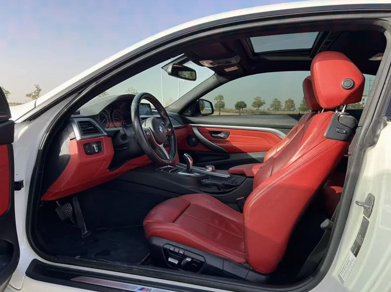 宝马4系 内饰前排