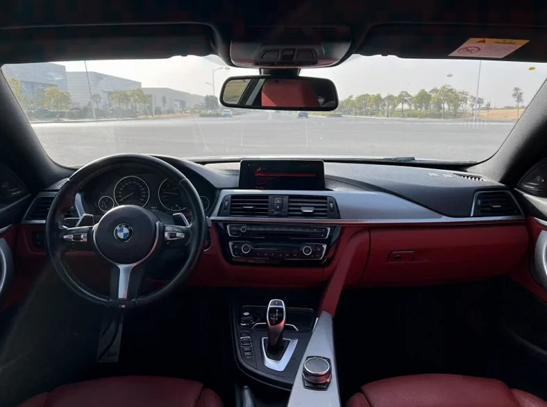 宝马4系 内饰后排