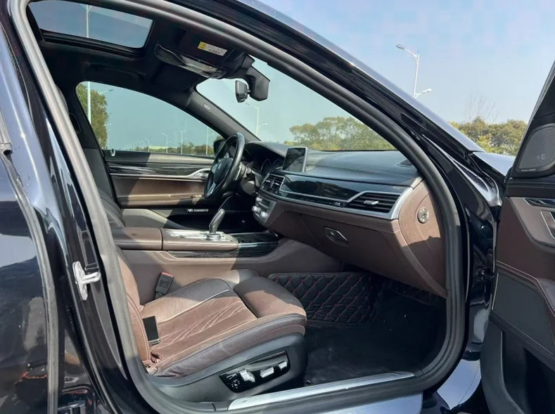 宝马7系 驾驶室