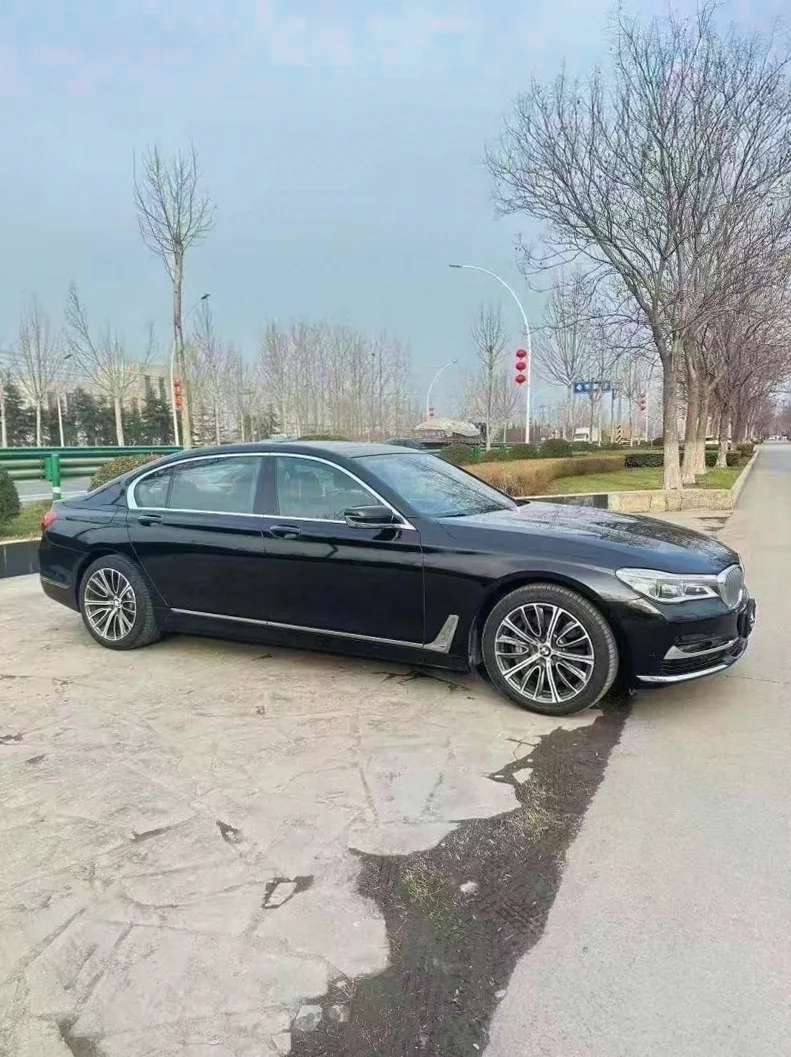 宝马7系 正面外观三