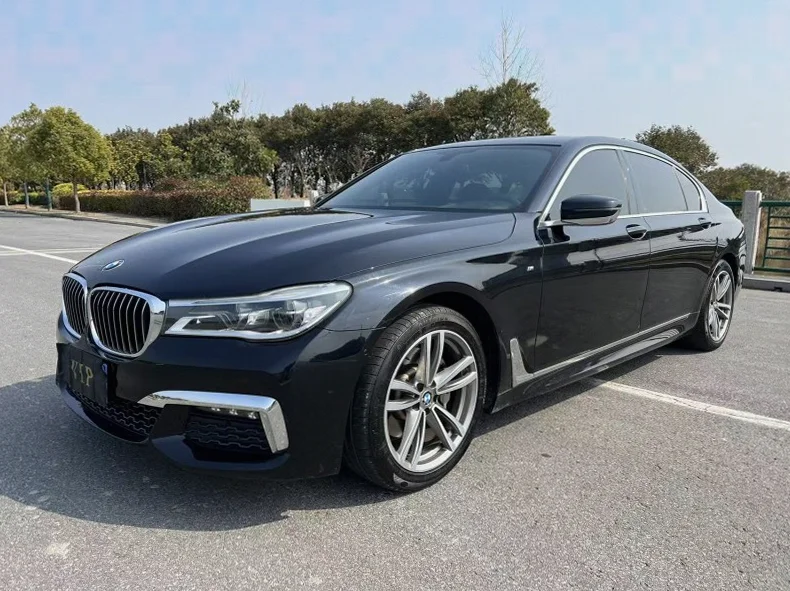 宝马7系 后面外观三