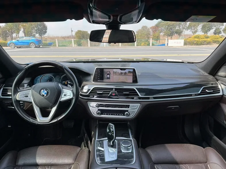 宝马7系 内饰前排