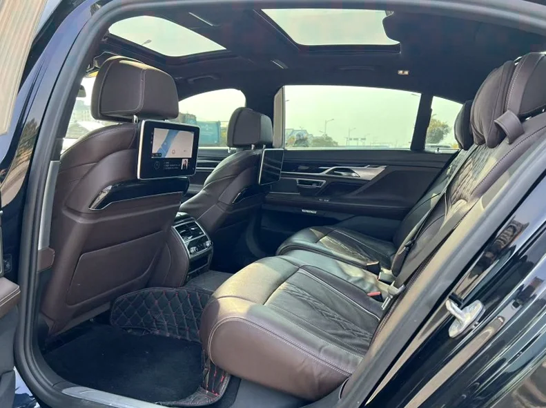 宝马7系 内饰后排
